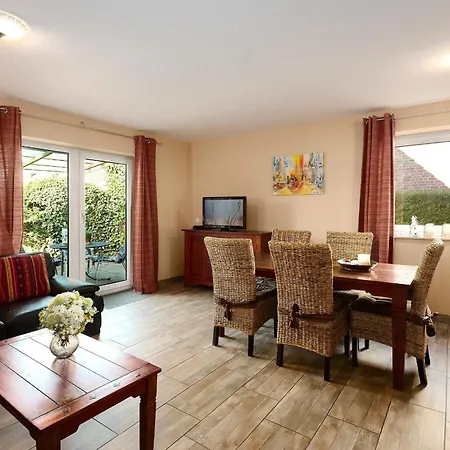 Haus Ostseeflora Holiday home Holm (Plon)